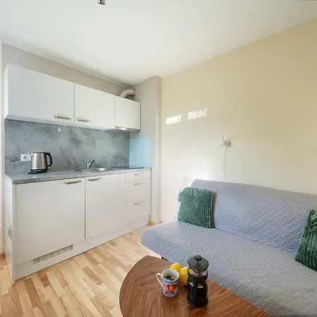 Apartment Sunny And Quiet