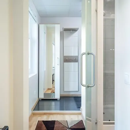 Sunny And Quiet Апартаменты *