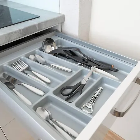 Sunny And Quiet Апартаменты